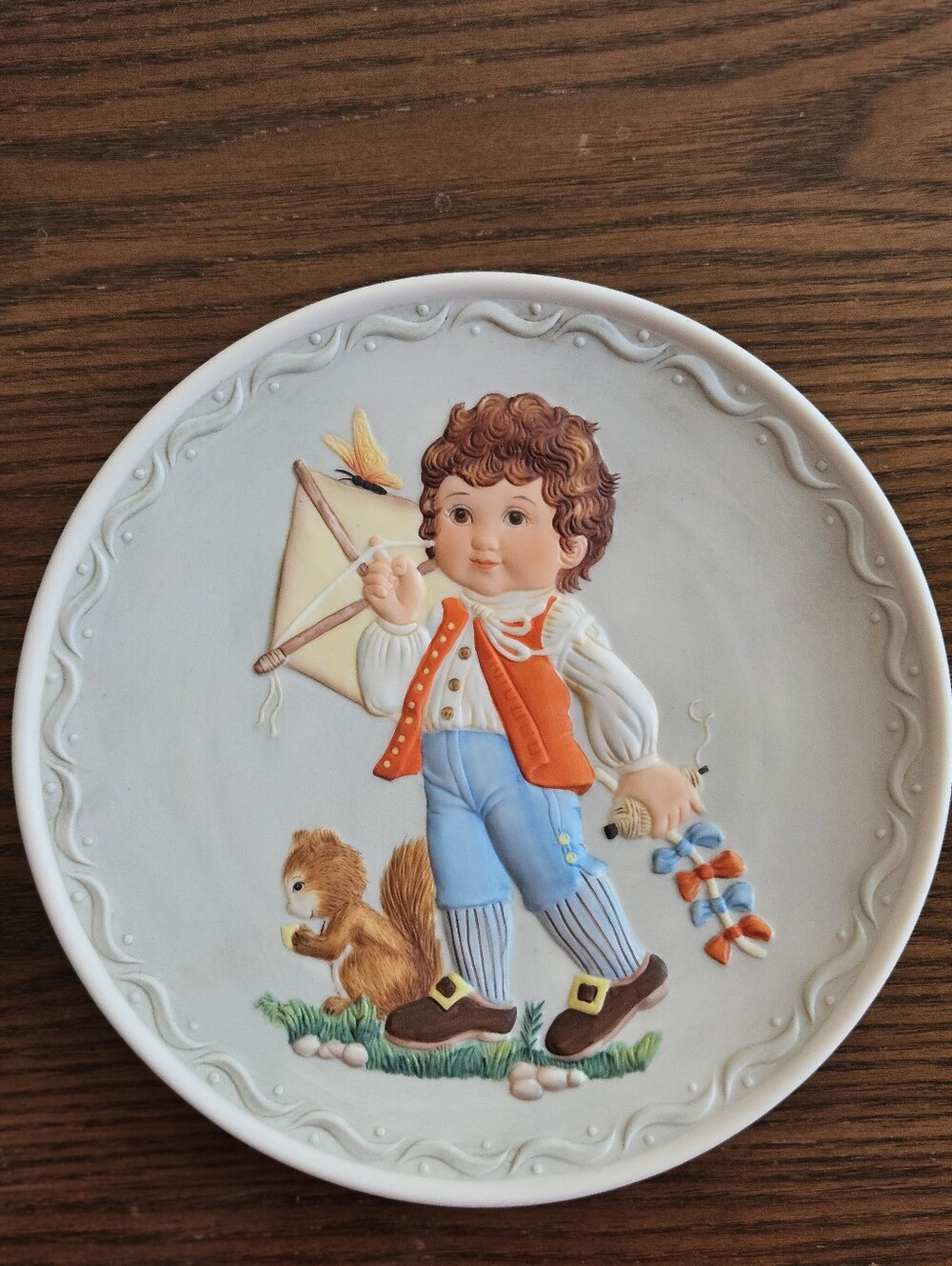 1982 Cubblestone Kids Wall Plate - Testing The Wind